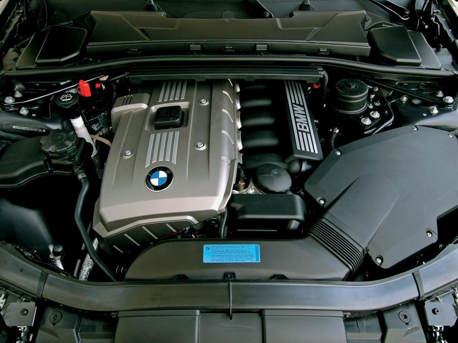  BMW 330i Sedan 2005 года  (фото 2 из 16)